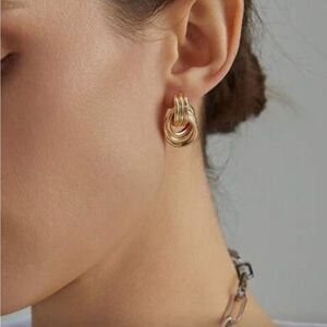 Gold Hoop Earrings Q921